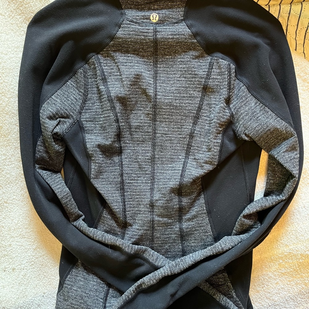Lulu pullover, size small good condition